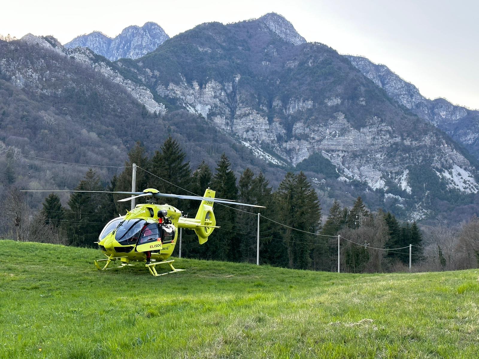 Fvg, escursionista ventenne perde i sensi sul sentiero: intervengono Soccorso Alpino ed elisoccorso